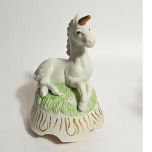 Unicorn Music Box Bisque Porcelain Figurine 1980s Fantasy Fairycore Wind-Up